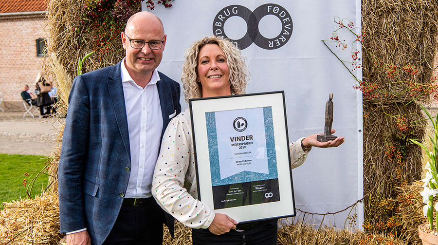 Mejeriprisvinder 2019 i kategorien 'Supermarked', her sammen med direktør Flemming Nør-Pedersen, Landbrug & Fødevarer